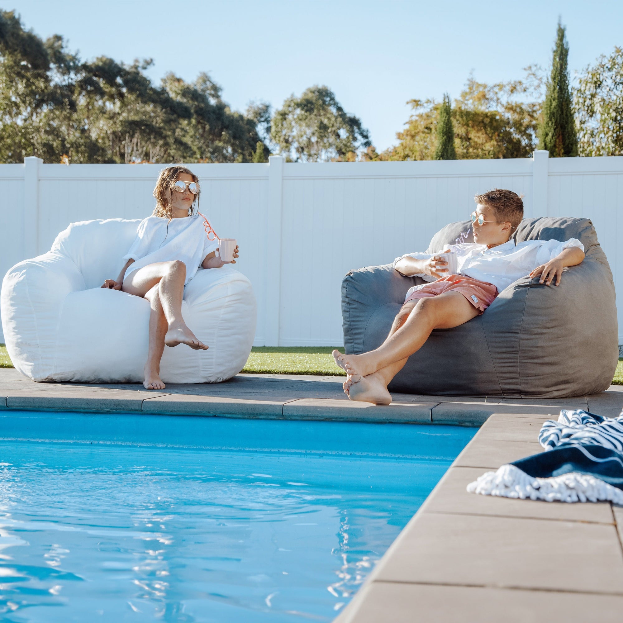 Ivory & Deene Outdoor DreamPod® Chair - Comfortable Relaxation