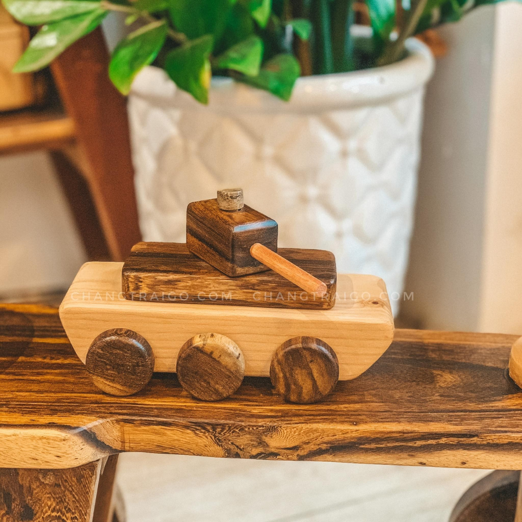 Wooden Tank Model – Montessori Roleplay Toy (Age 2+)