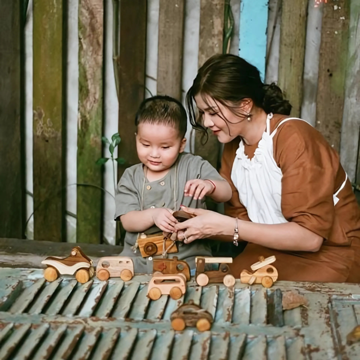 Wooden Vehicle Set (8 pcs) – Montessori Roleplay Toy (Age 2+)