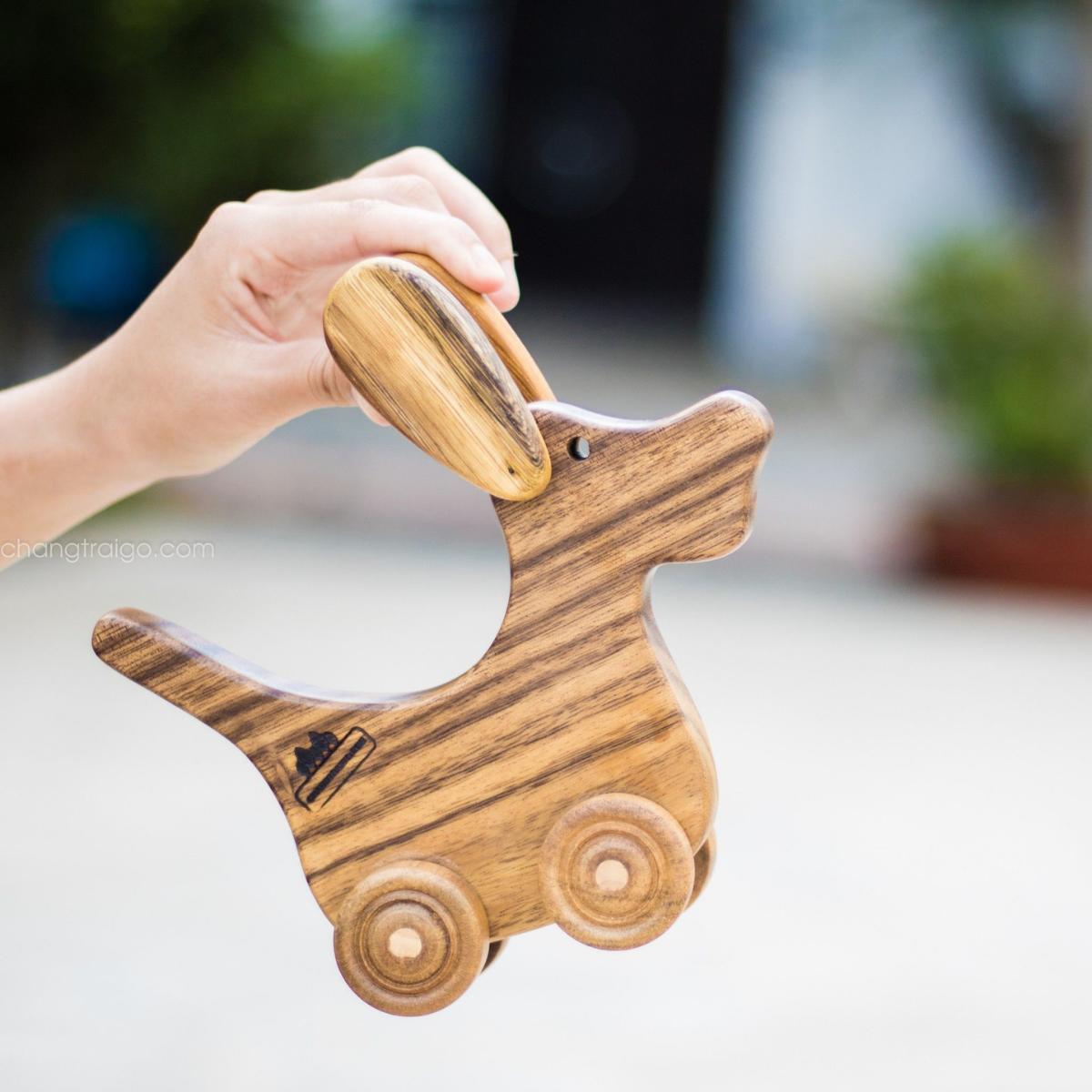 Ear-Flapping Wooden Dog – Montessori Roleplay Toy (Age 2+)