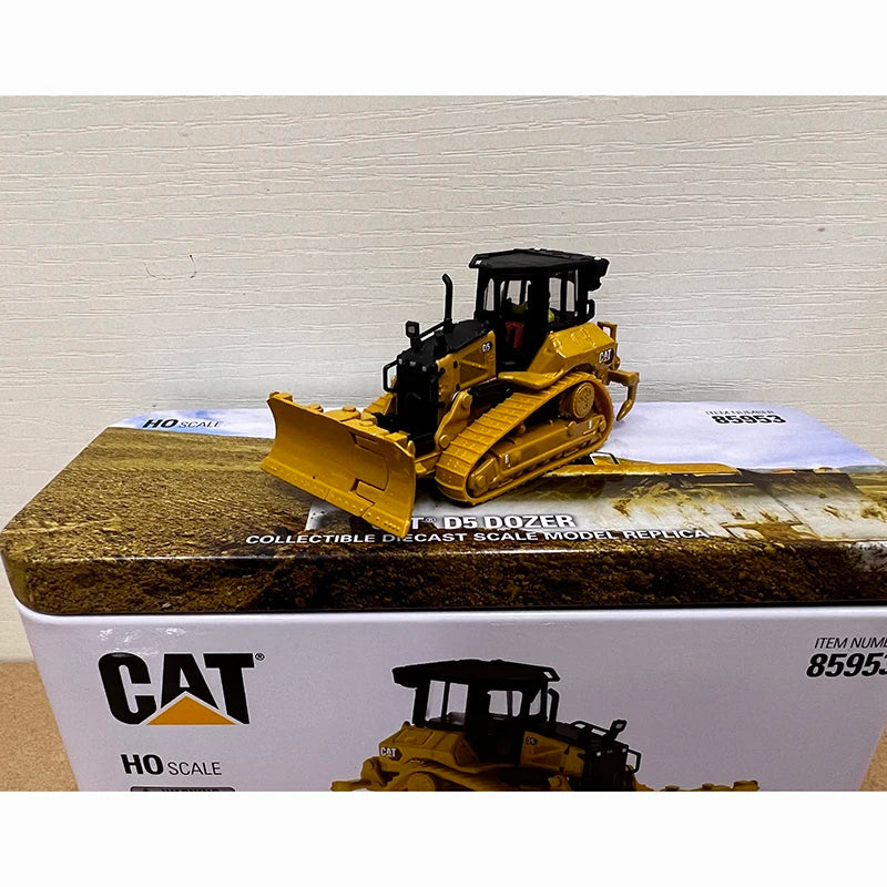 DM Diecast 1:87 CAT D5 Bulldozer Model - Movable Features & Collectible