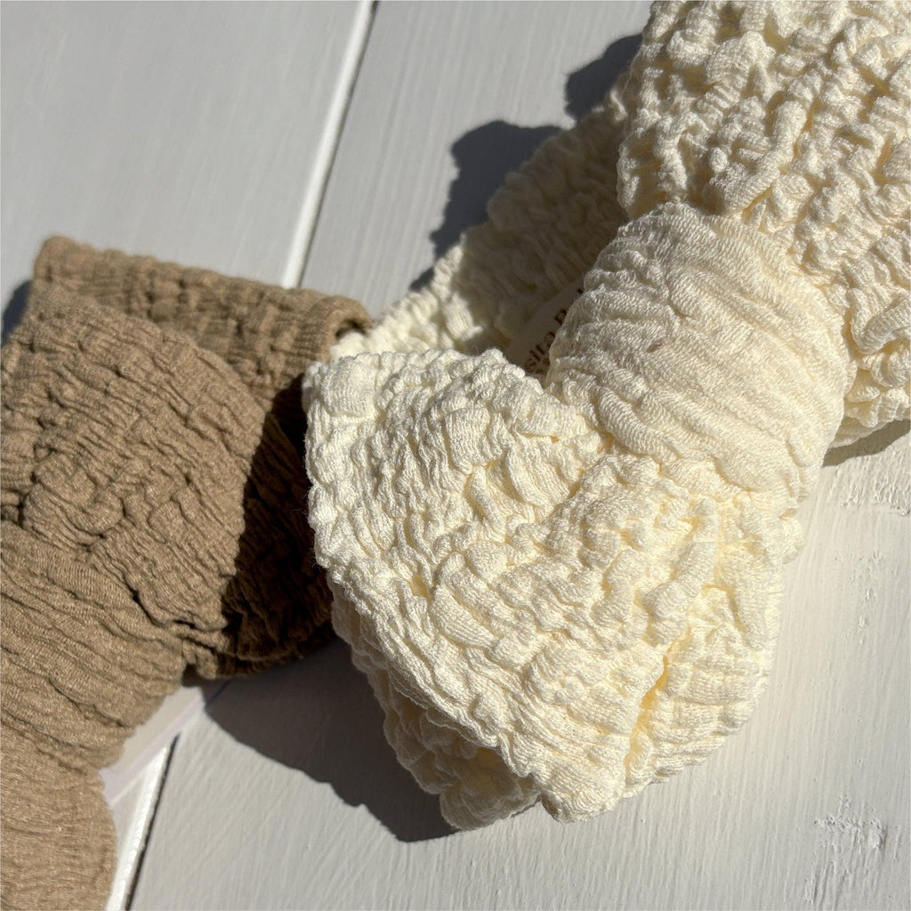 Essentīals Textured Bow