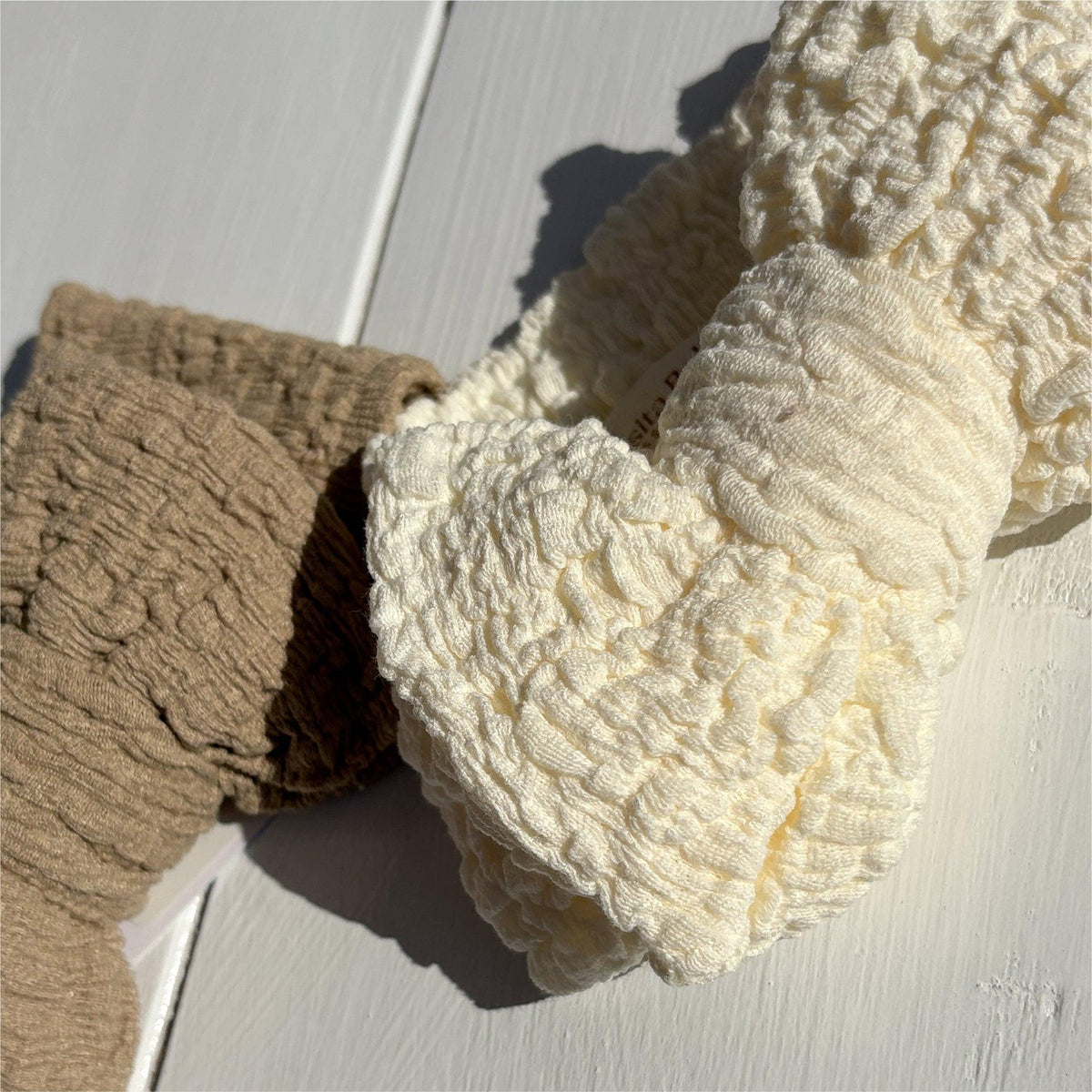 Essentīals Textured Bow
