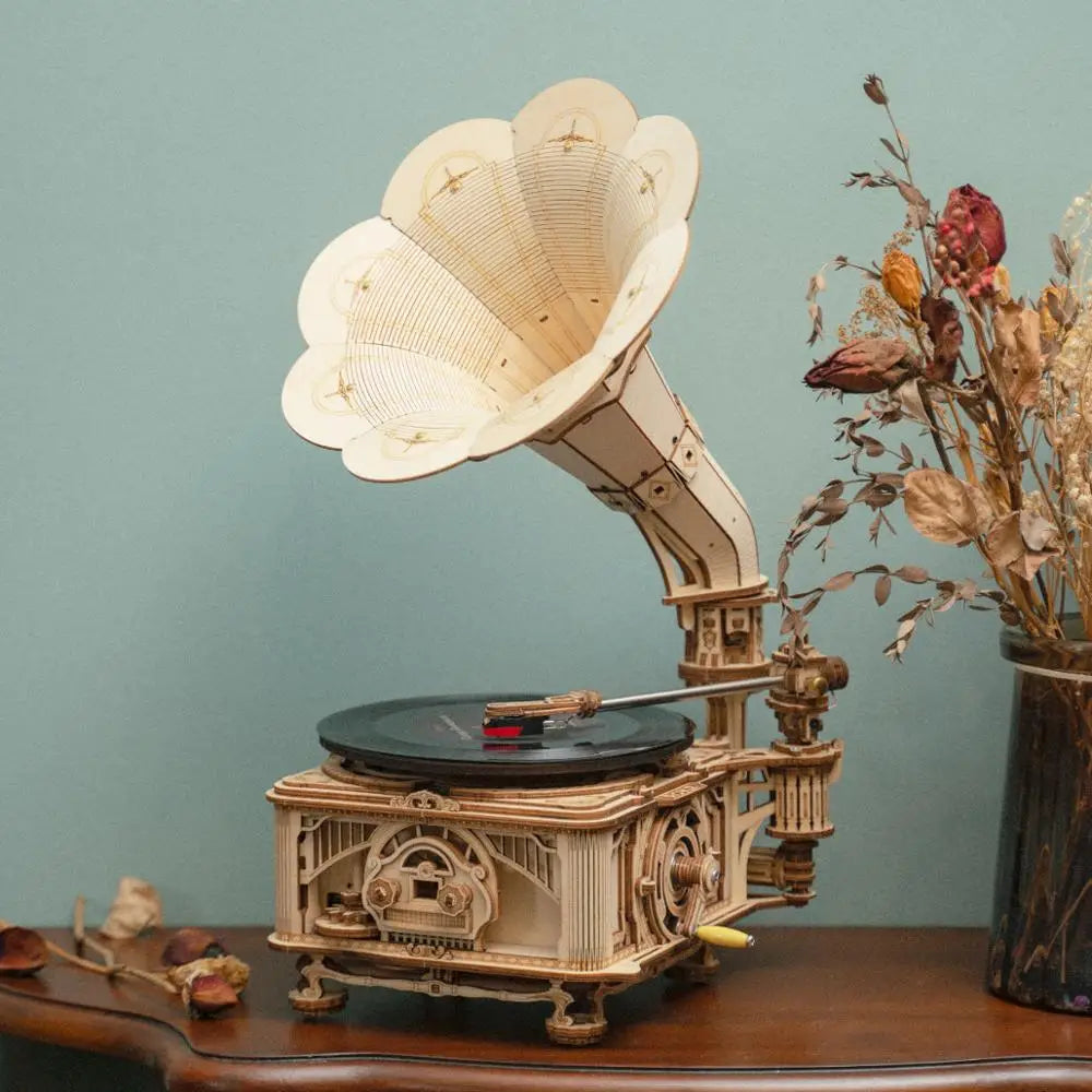 Robotime Hand Crank Classic Gramophone - 424-Piece Wooden Model Kit