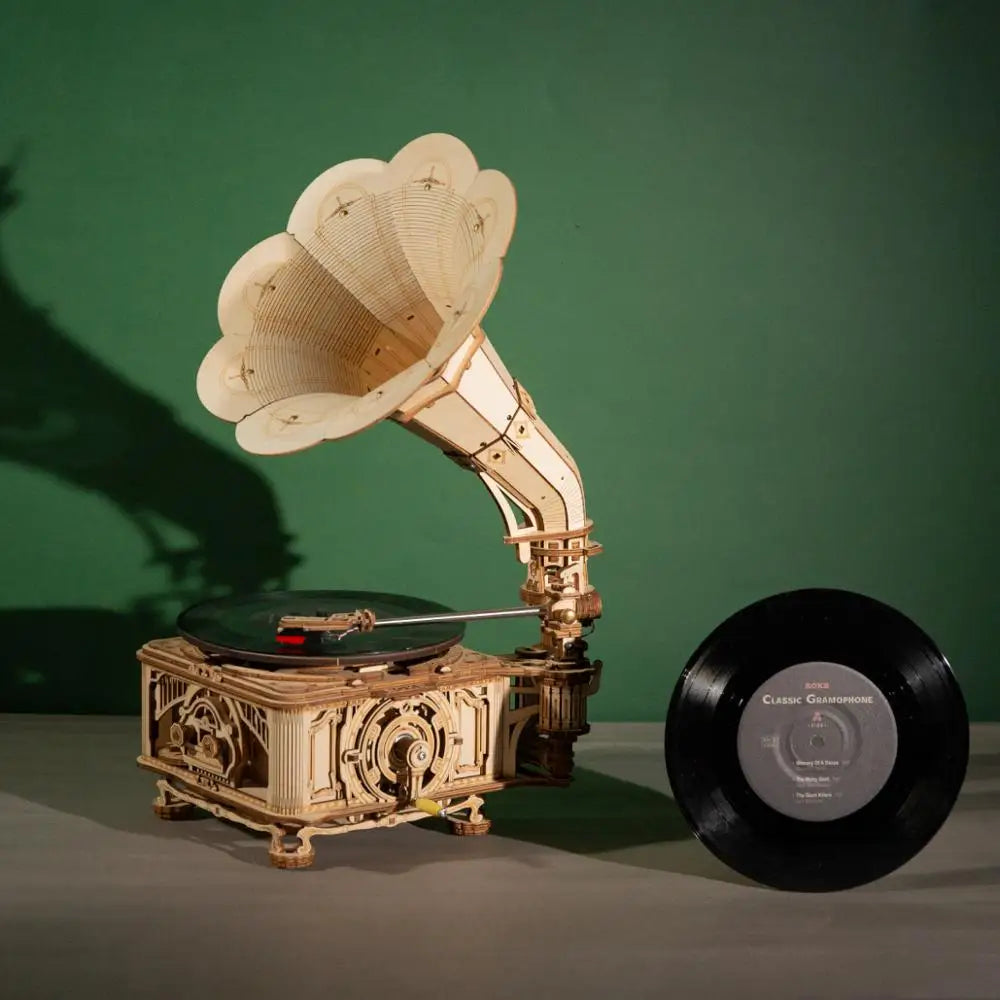 Robotime Hand Crank Classic Gramophone - 424-Piece Wooden Model Kit