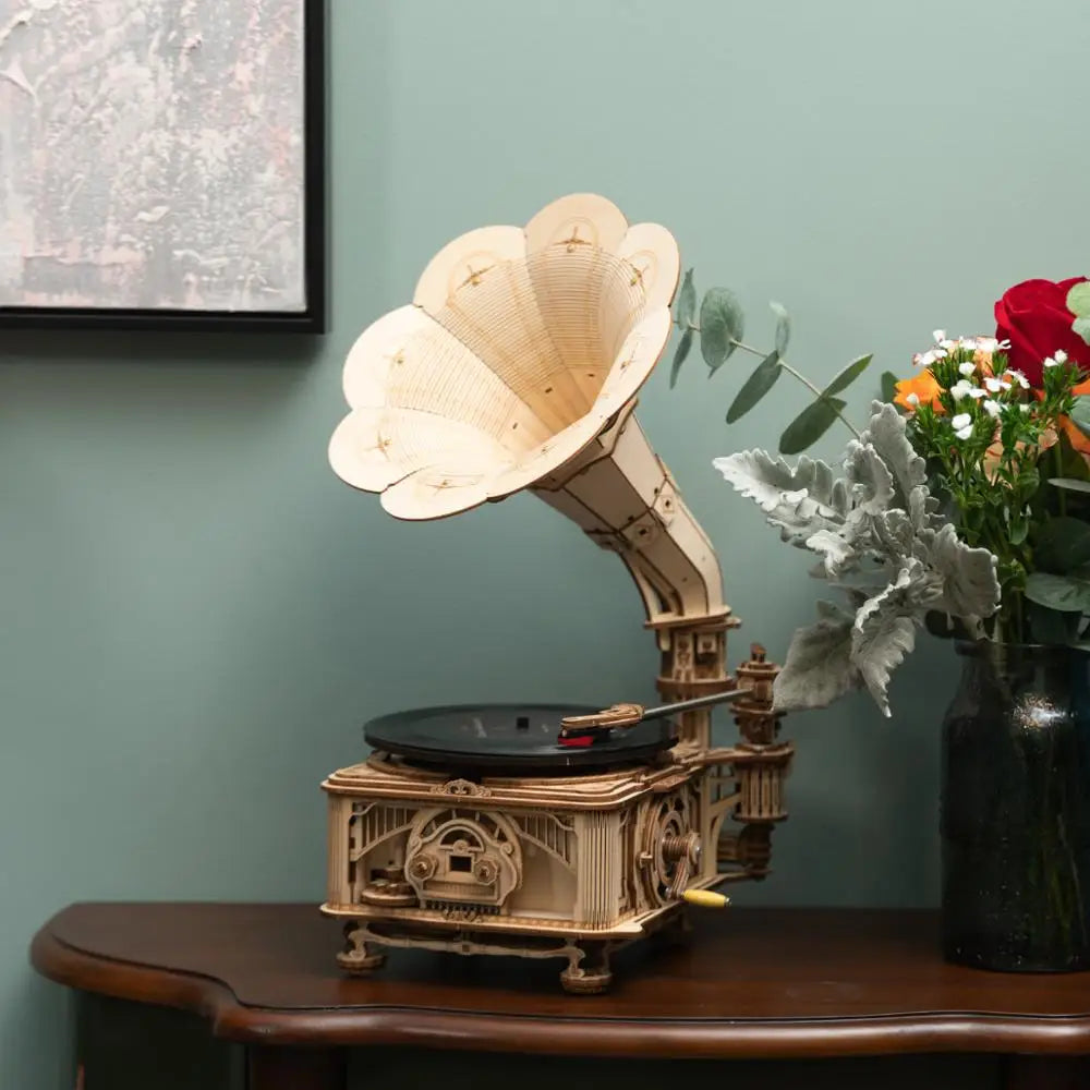 Robotime Hand Crank Classic Gramophone - 424-Piece Wooden Model Kit