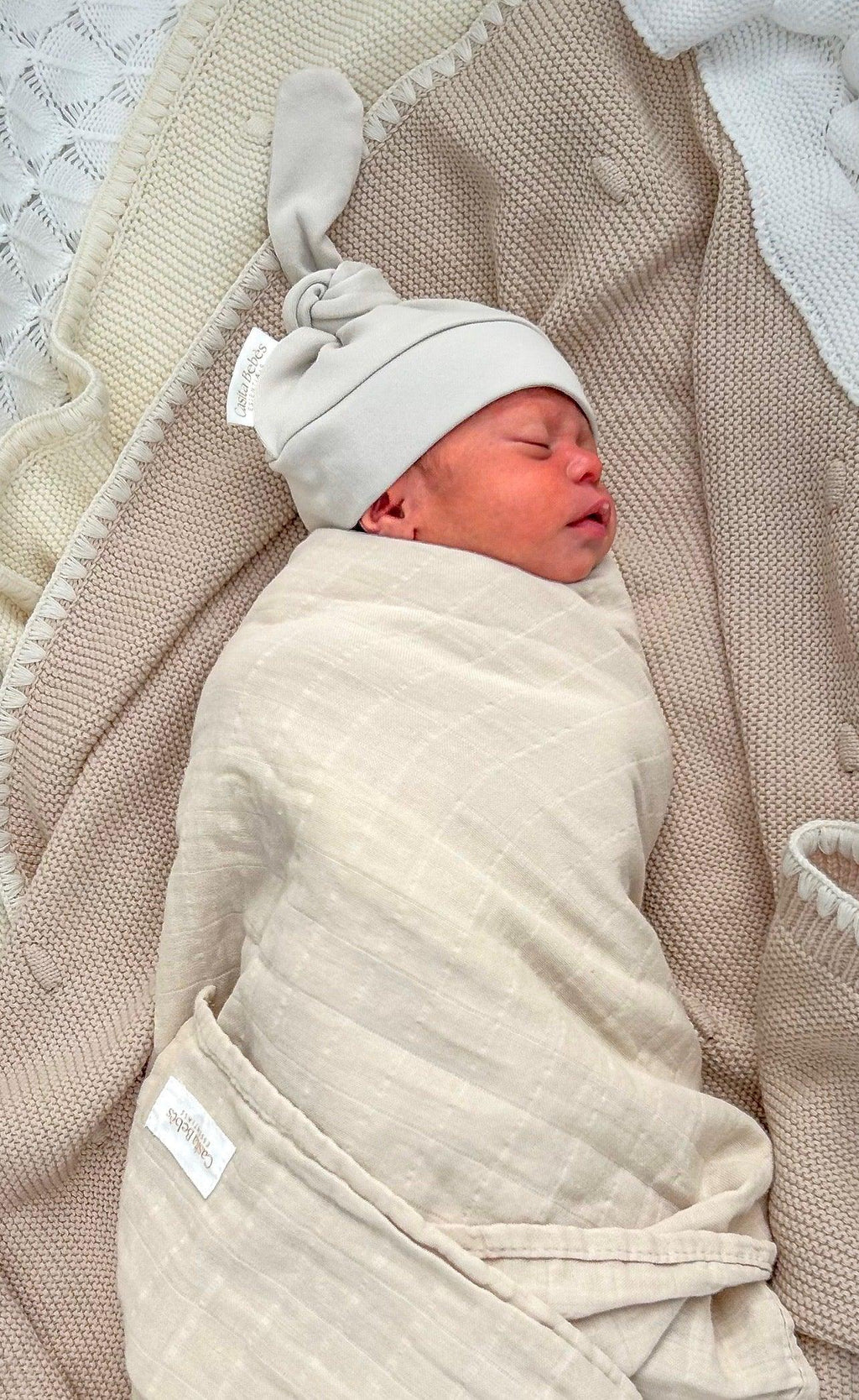 Essentīals Muslin Swaddle - Soft Organic Cotton for Newborn Comfort