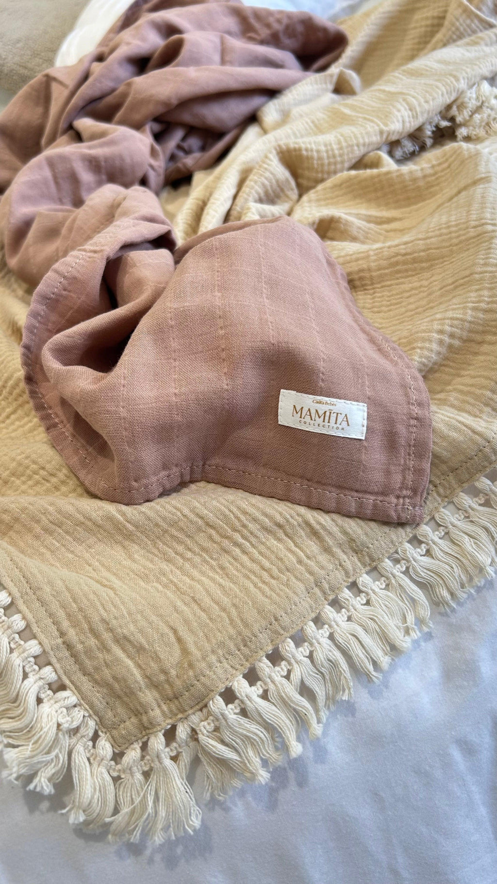 Mamīta Organic Cotton Muslin Swaddle Blanket - Versatile & Soft