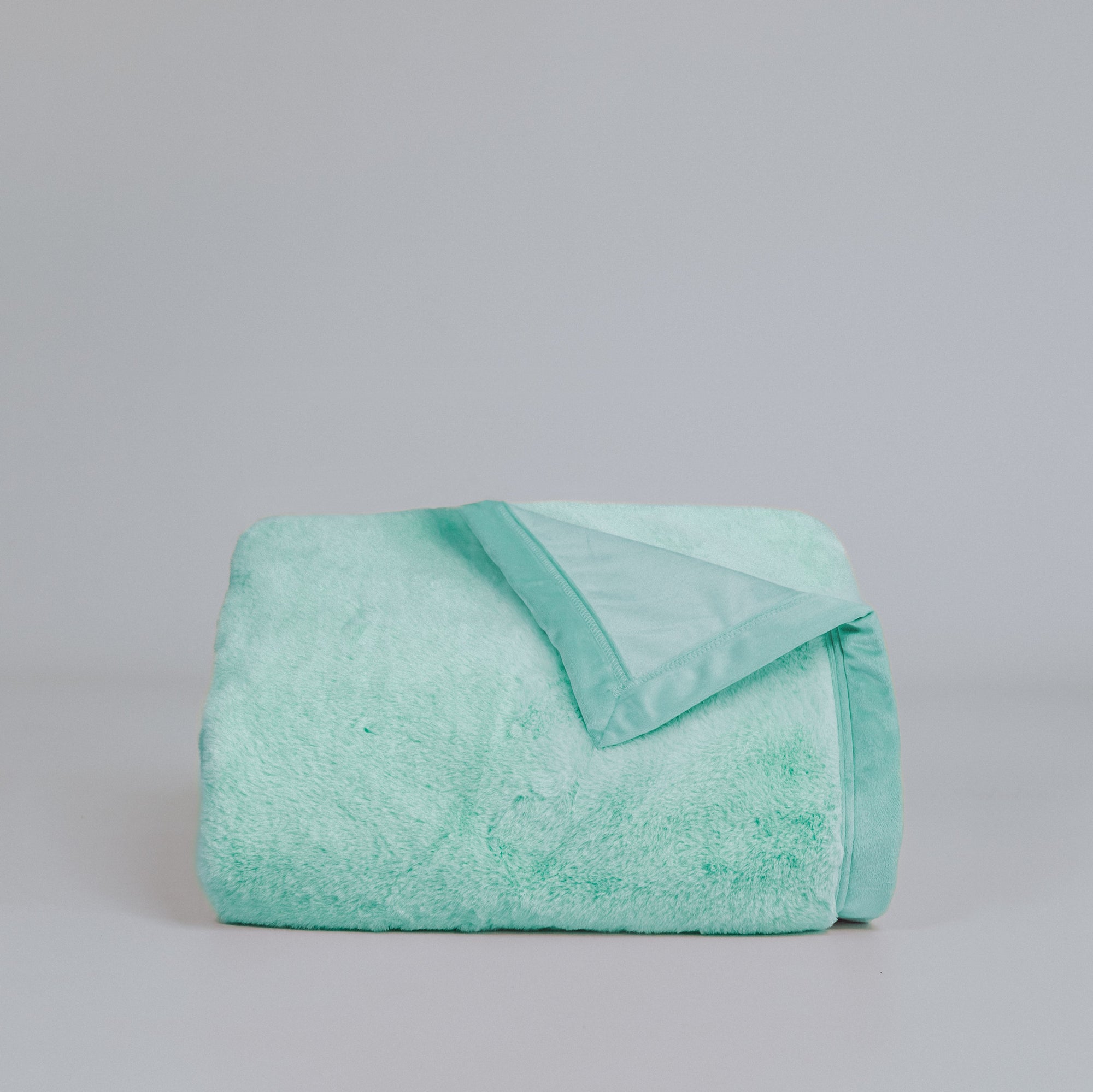 Luxurious Turquoise Plush Faux Fur Throw Blanket - Cozy Comfort