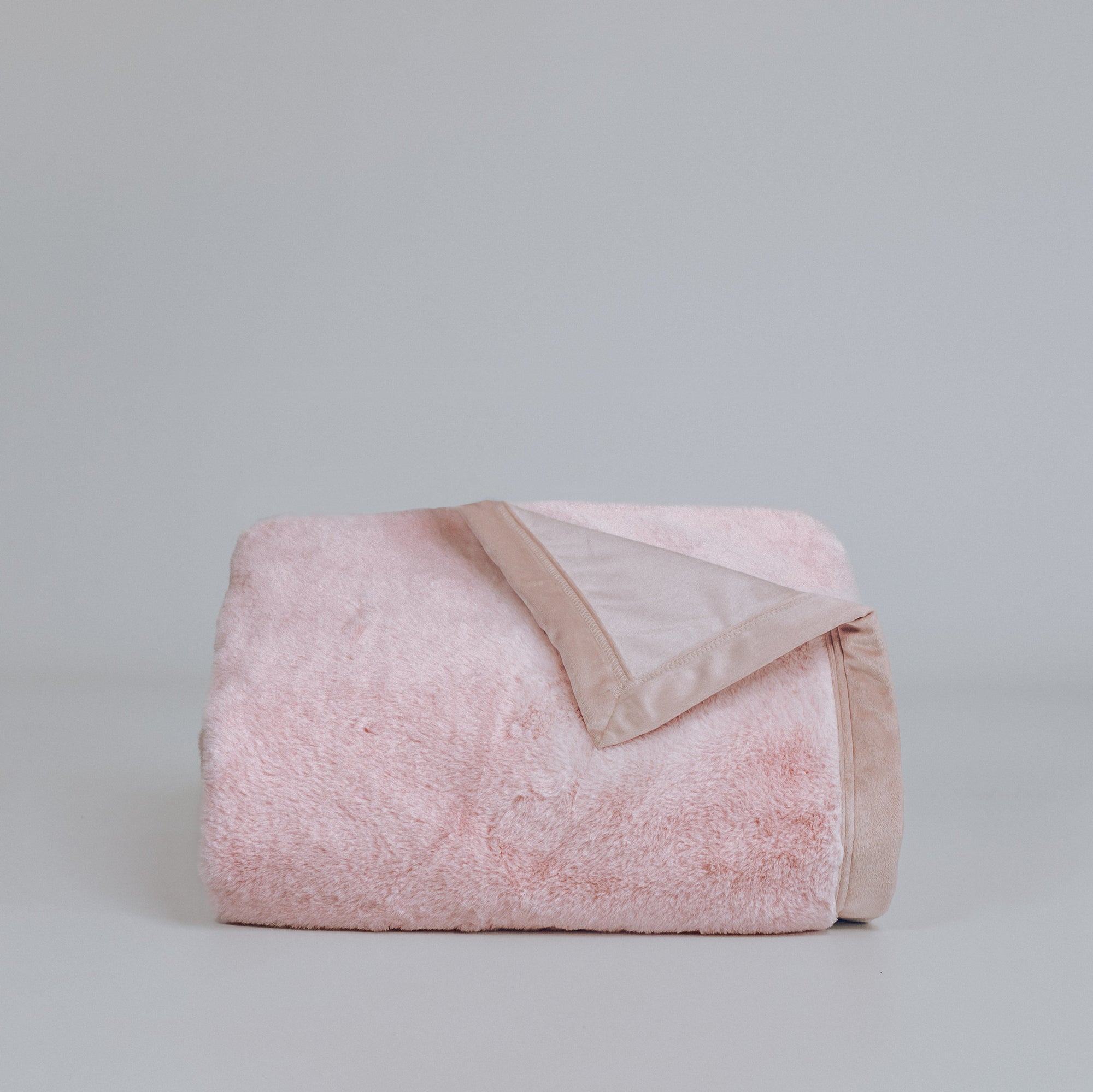 Soft Pink Plush Faux Fur Throw Blanket - Cozy Luxury