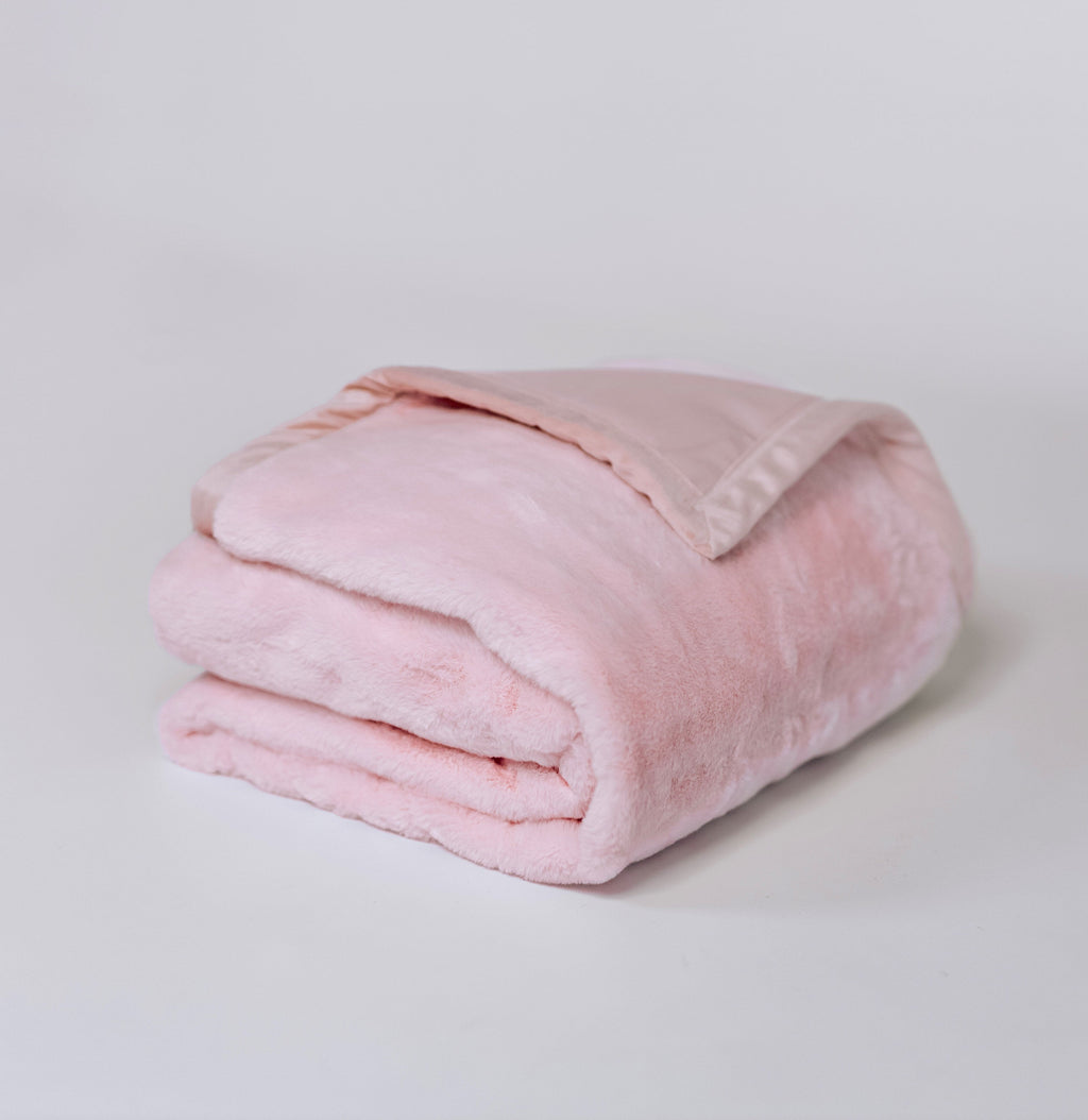 Soft Pink Plush Faux Fur Throw Blanket - Cozy Luxury
