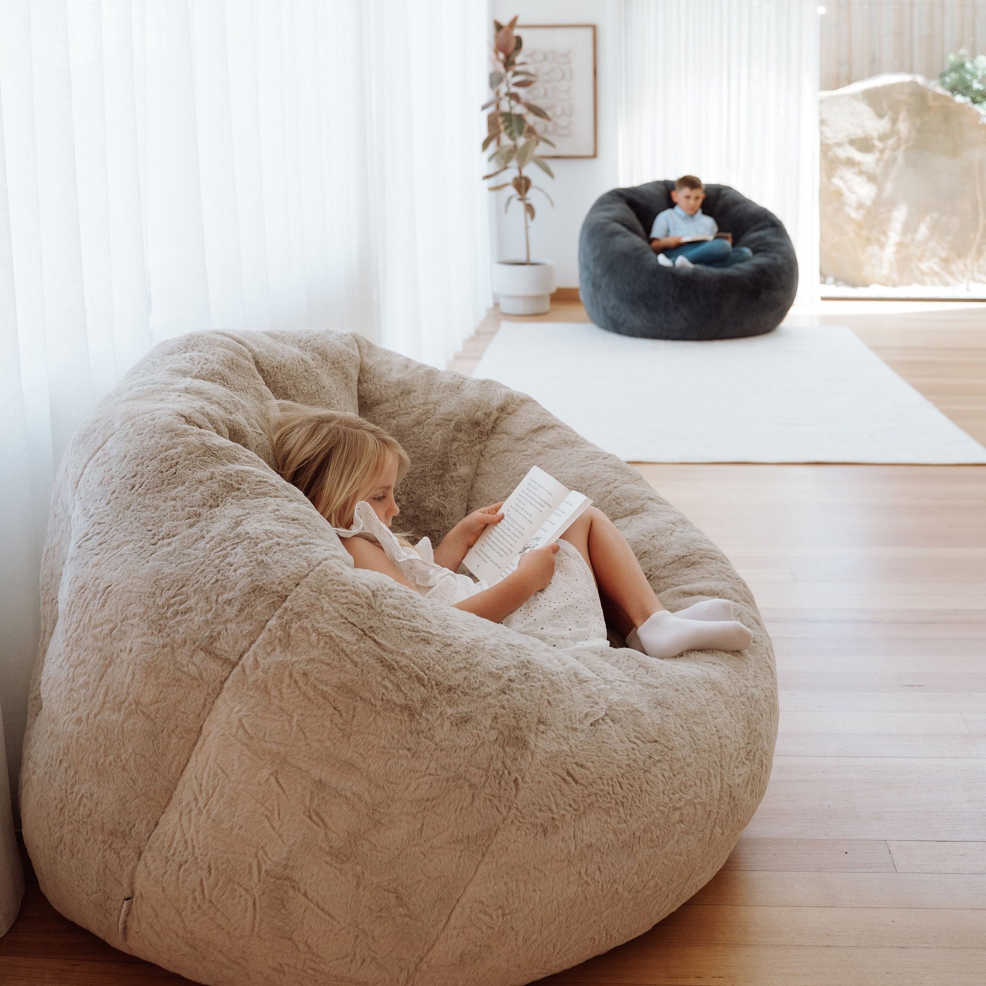 DreamPod® Nest - Luxurious Champagne Lounge Chair