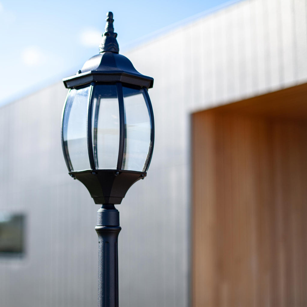 Elegant Victorian Garden Lamp Post - Classic Outdoor Lighting