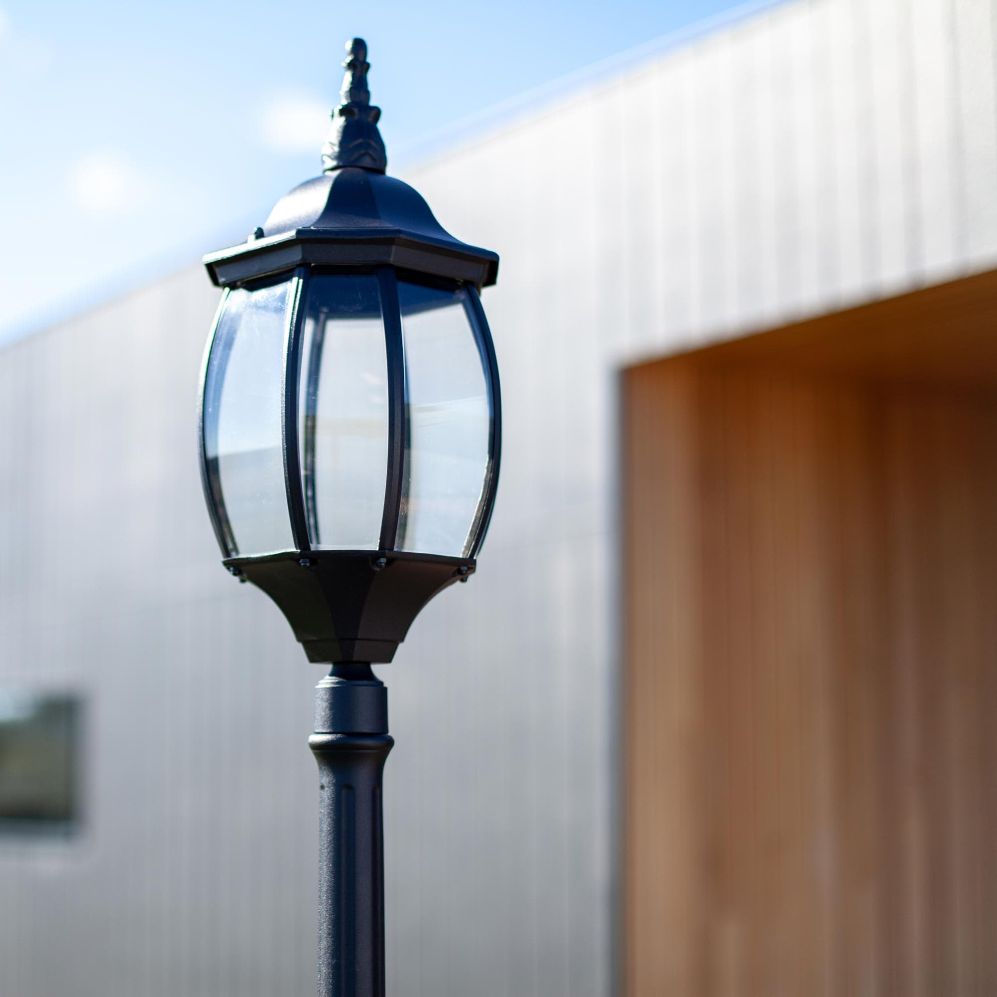 Elegant Victorian Garden Lamp Post - Classic Outdoor Lighting