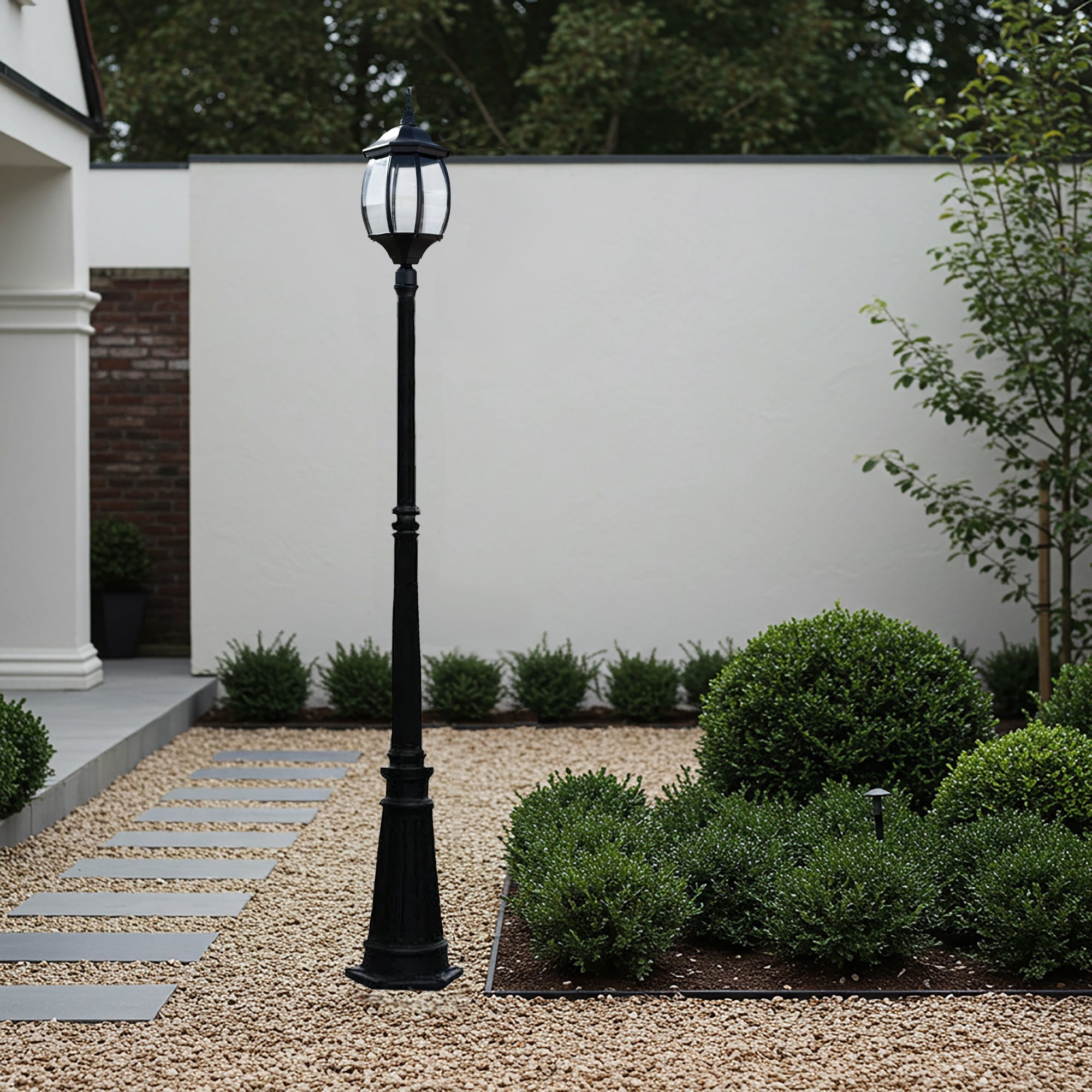 Elegant Victorian Garden Lamp Post - Classic Outdoor Lighting