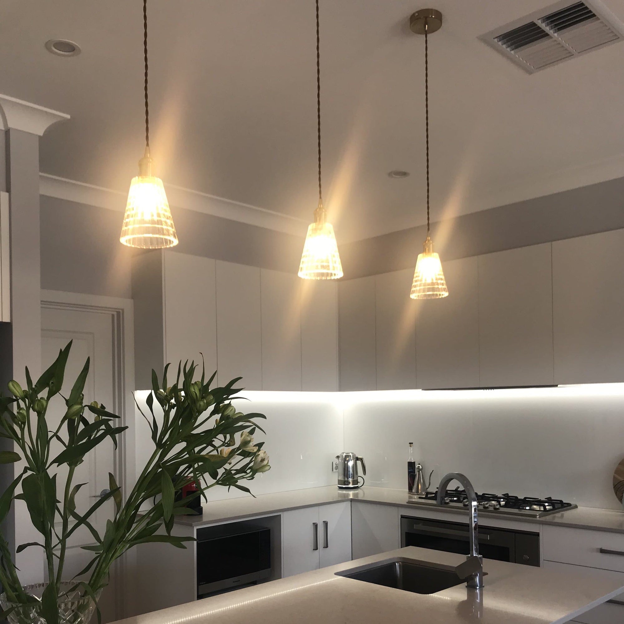 Amy Vintage Pendant Light - Elegant Glass Shade & Adjustable Cord
