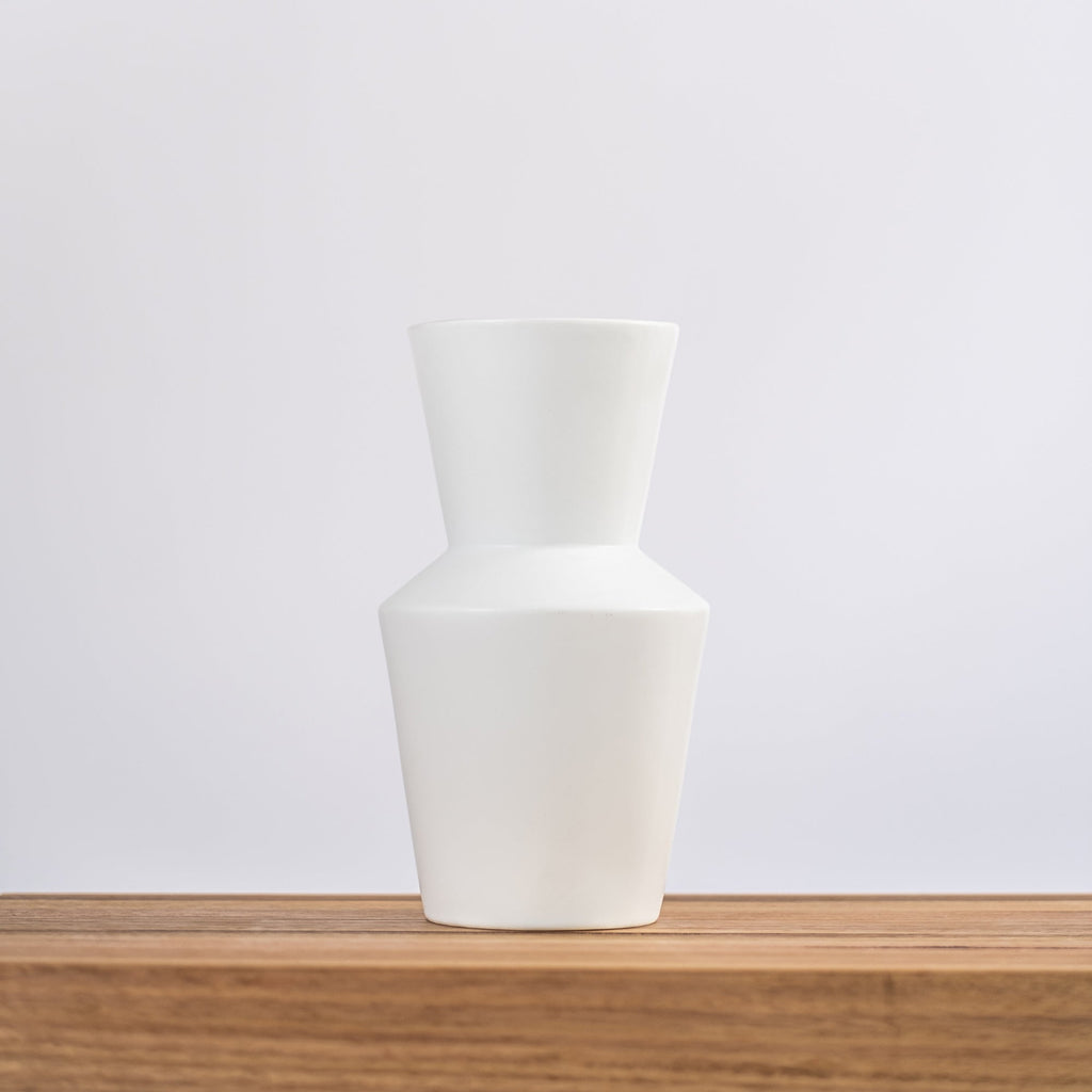 Dahlia Modern Ceramic Vase - Stylish Home Décor Accent