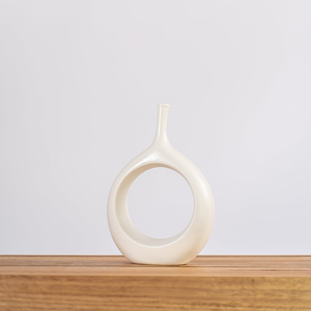 Magnolia Modern Ceramic Vase - Elegant Home Décor Accent