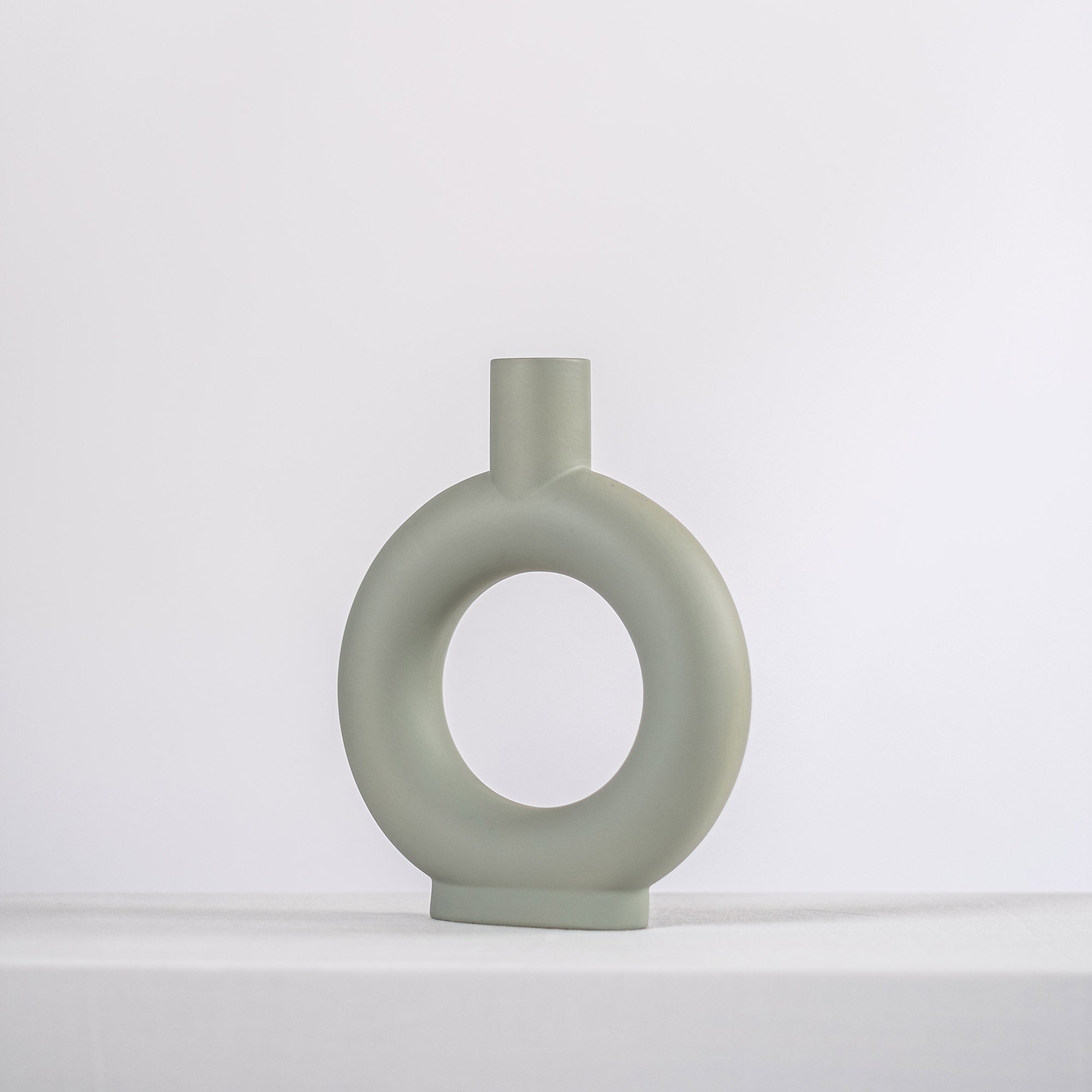 Daisy Ceramic Vase - Sophisticated Home Décor Accent