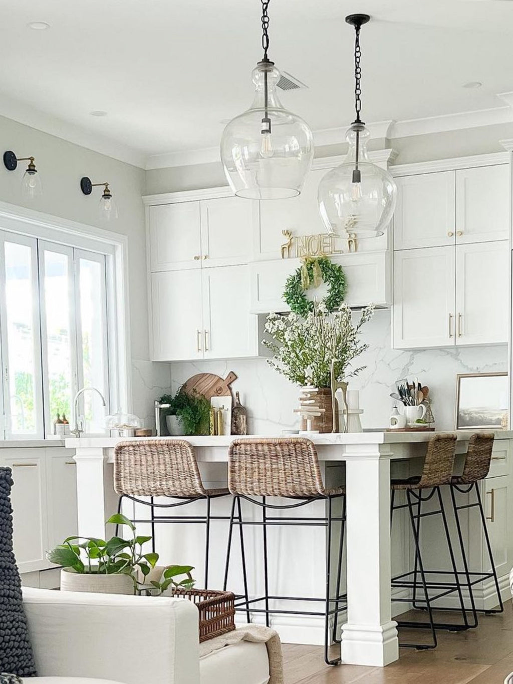 Elegant Valentine Glass Pendant Light in Matt Black Finish