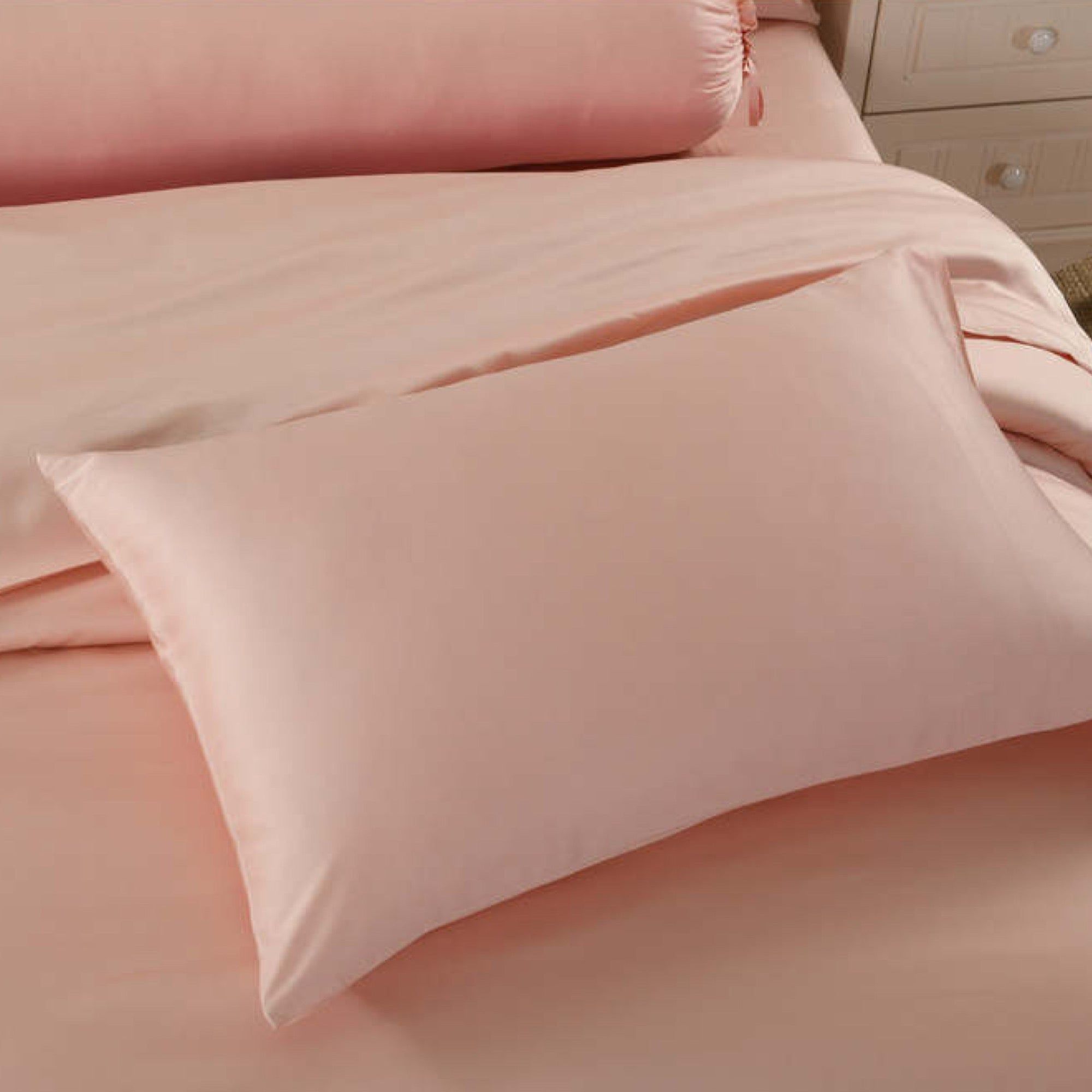 Luxurious Silky Soft Bamboo Sheet Set in Coral Pink