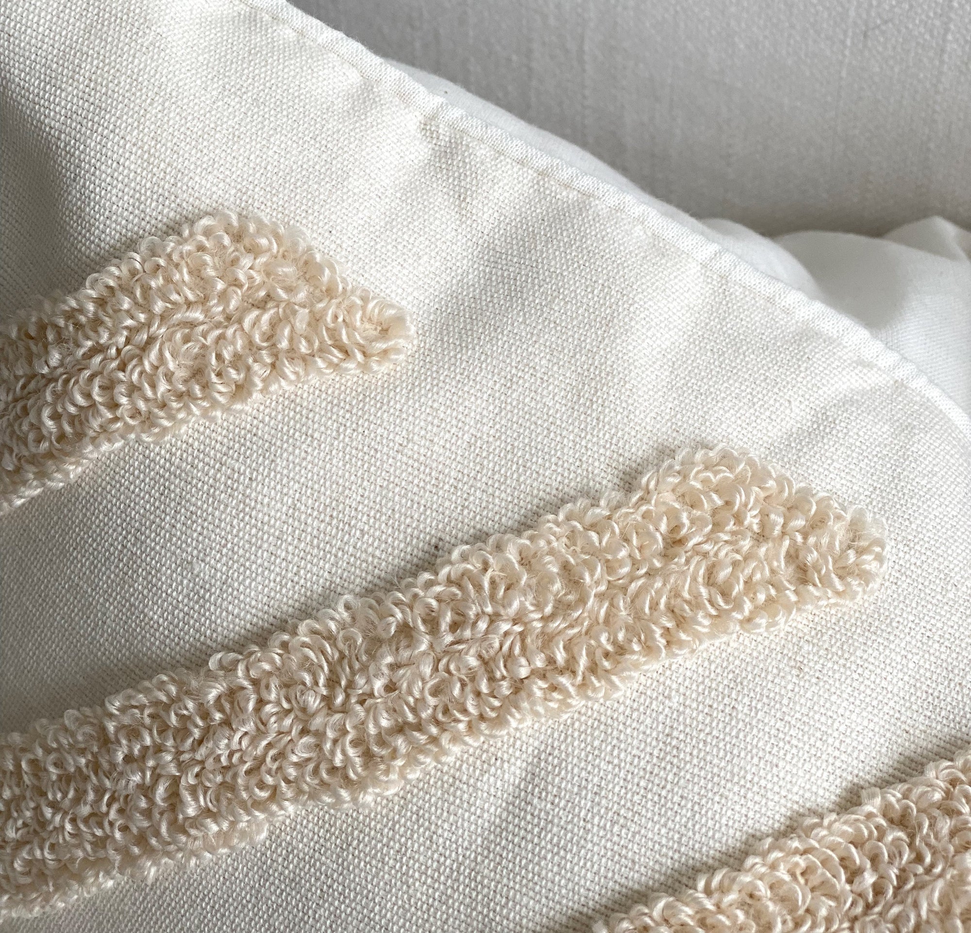 Ramada Tufted Cushion Cover with Diamond Design – Includes Insert