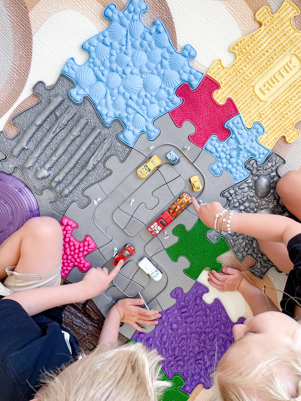 MUFFIK 17-Piece Magnetic Car Track Set - Ultimate STEM Toy for Kids