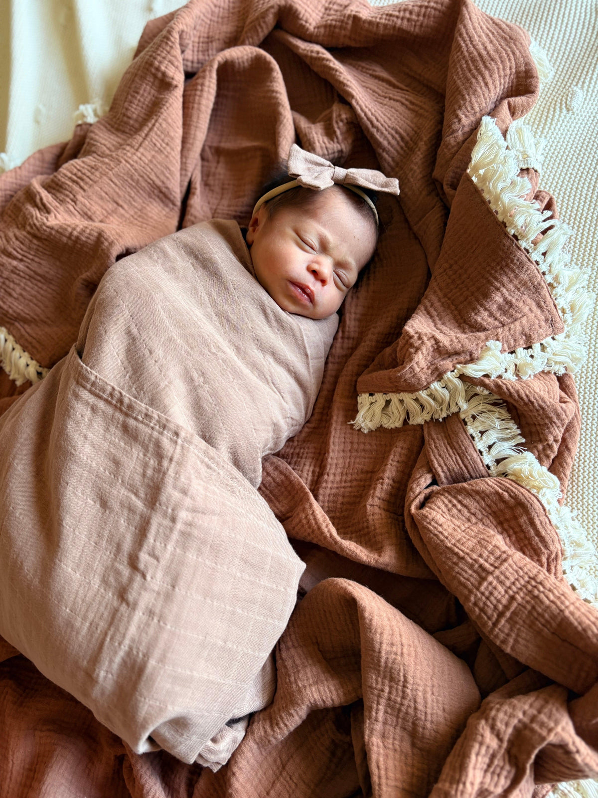 Essentīals Rustic Tuscan Tassel Blanket