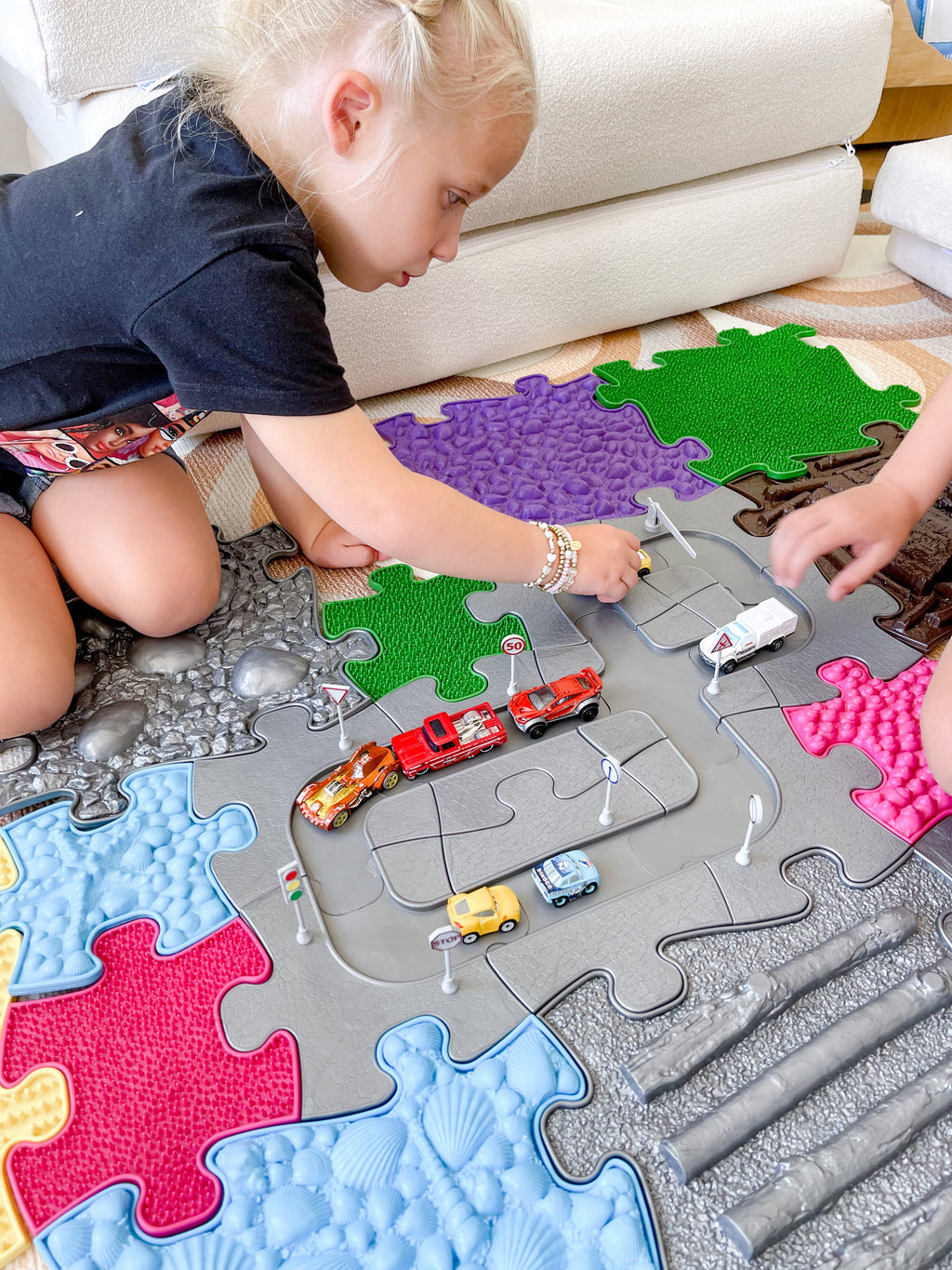 MUFFIK 17-Piece Magnetic Car Track Set - Ultimate STEM Toy for Kids
