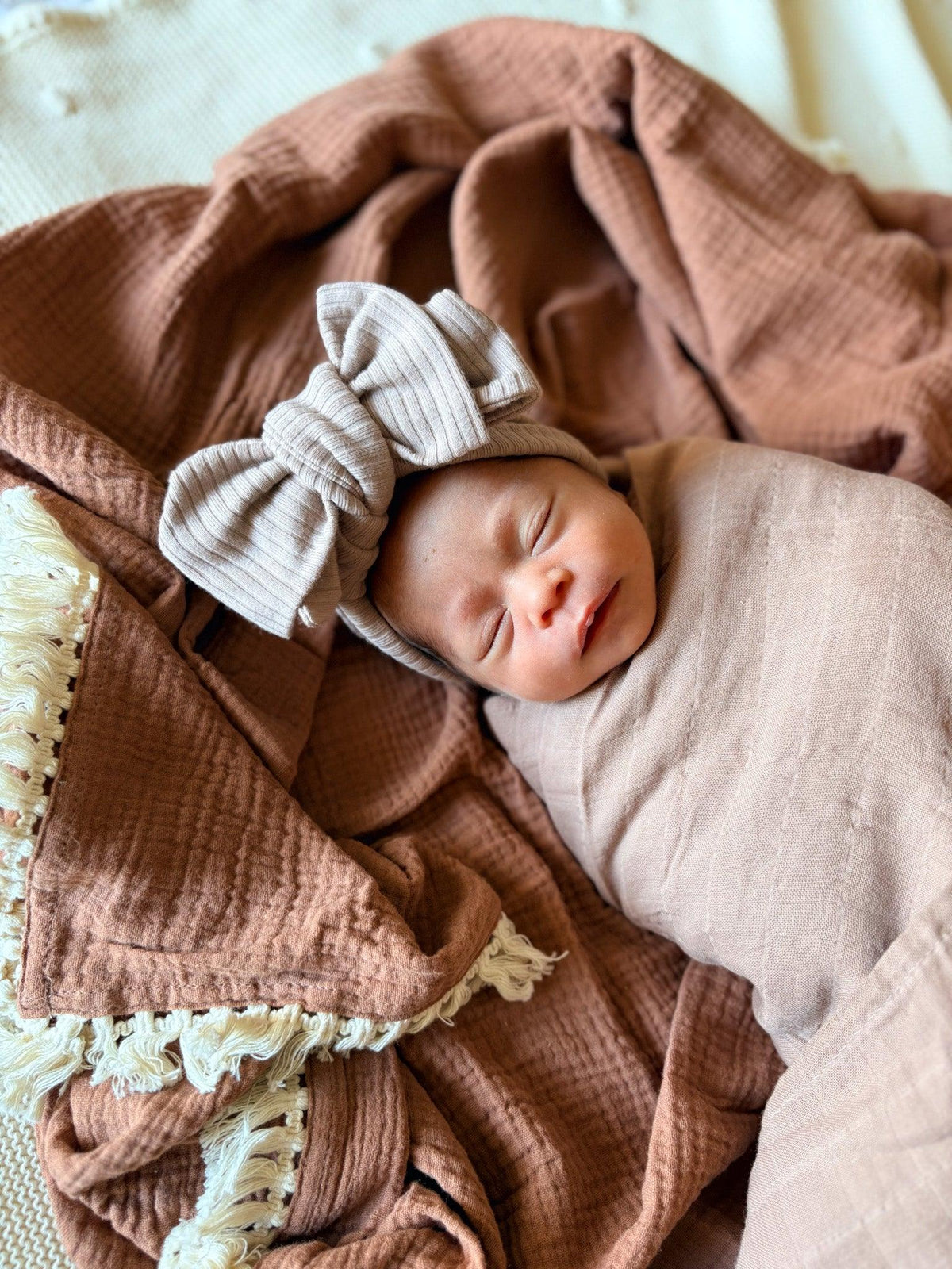 Mamīta Organic Cotton Muslin Swaddle Blanket - Versatile & Soft