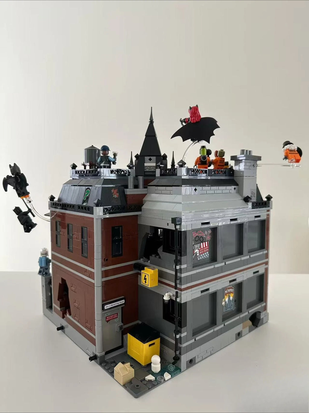 76300 Arkham Asylum Building Model - Perfect for Collectors & Decor