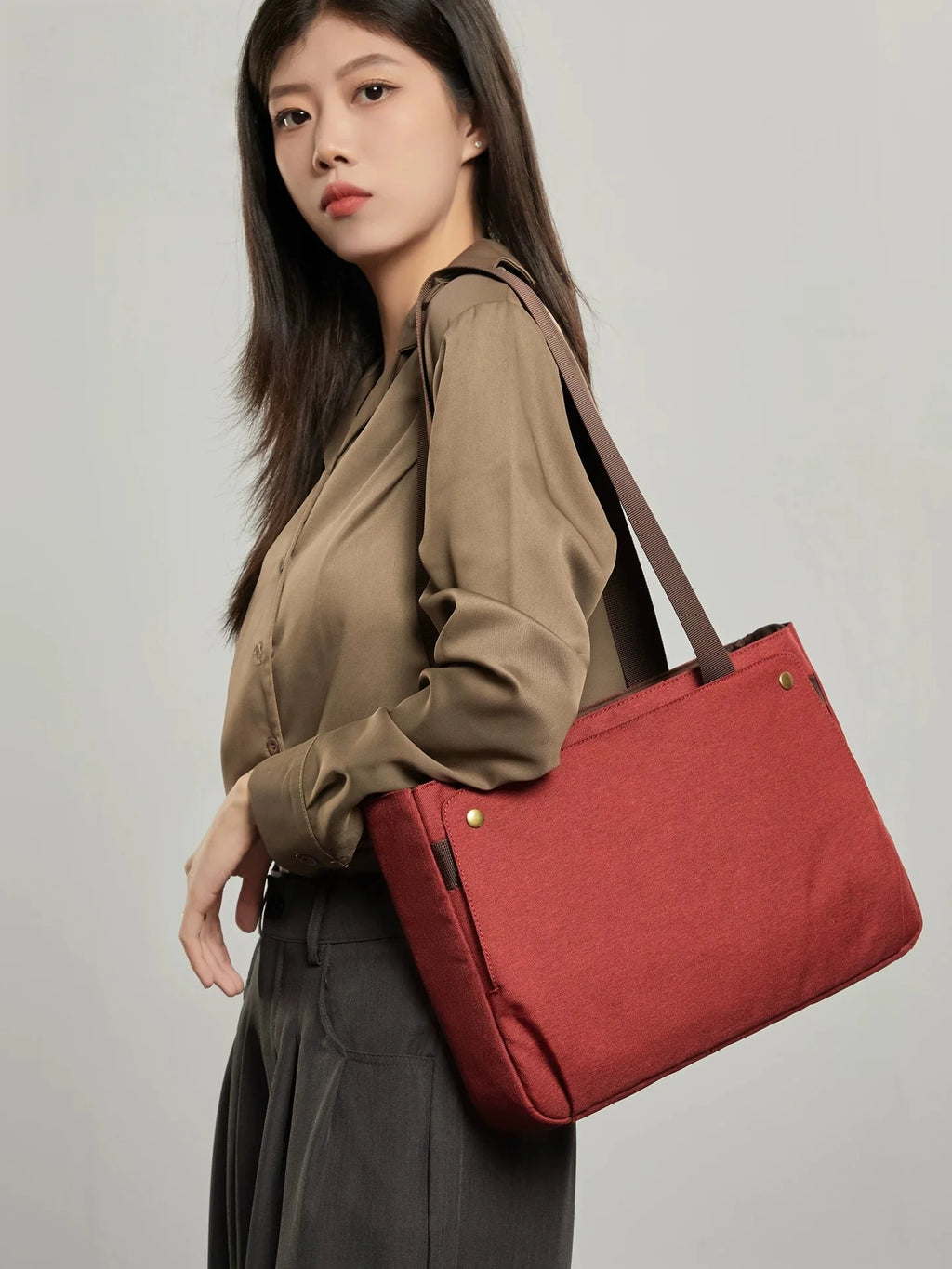 Versatile Tote Bag for Business & Commuting | Lightweight & Durable