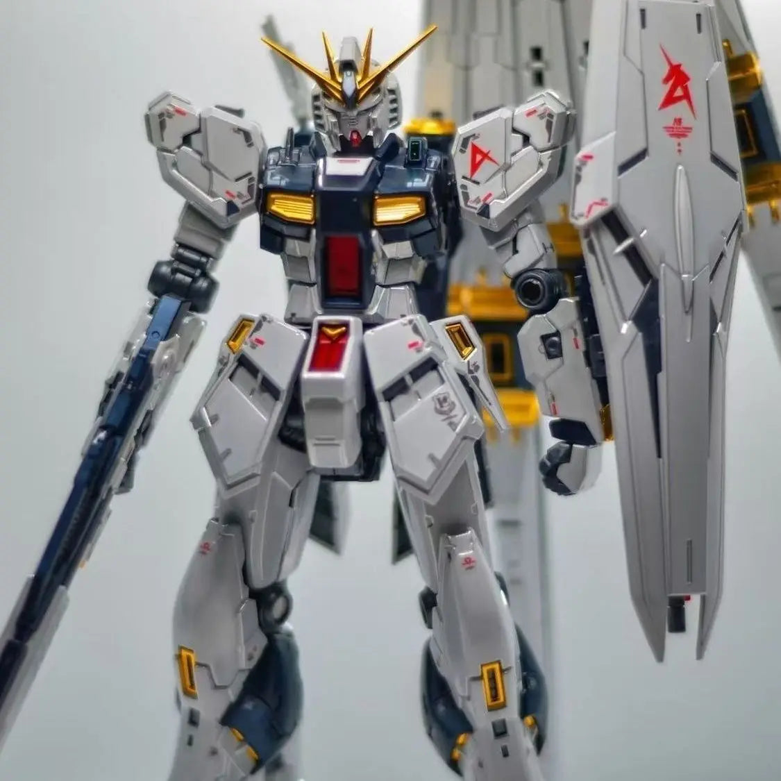 GAOGAO RG 1/144 V Nu Model Kit - Stunning Titanium Finish & Action Features