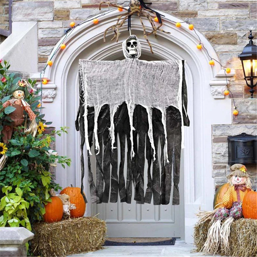 Spookhuis Halloween Skull Hanger | Creepy Indoor & Outdoor Decor