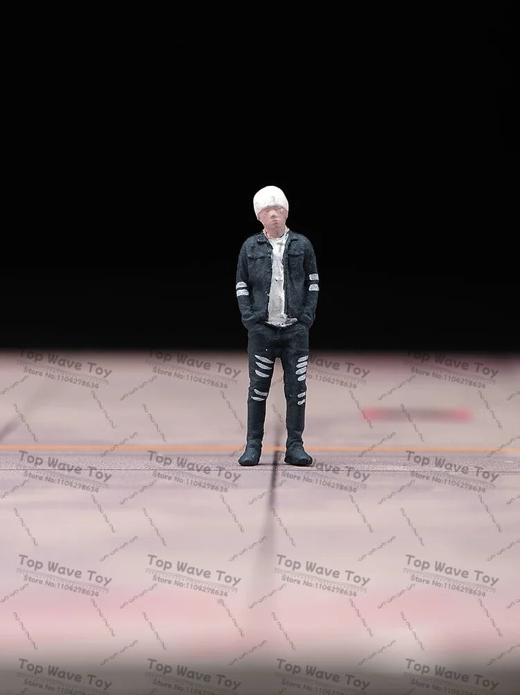 Creative Miniature Painted Figures for Car Model Photography