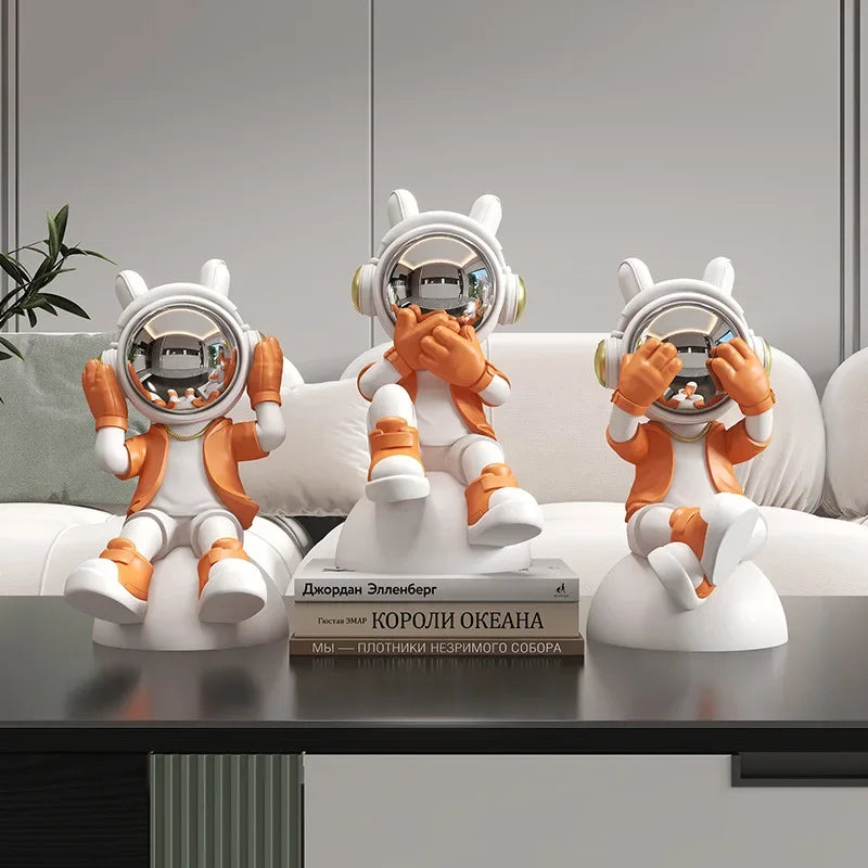 Eye-Catching Astronaut Bookend - Decorative & Functional Desk Accessory