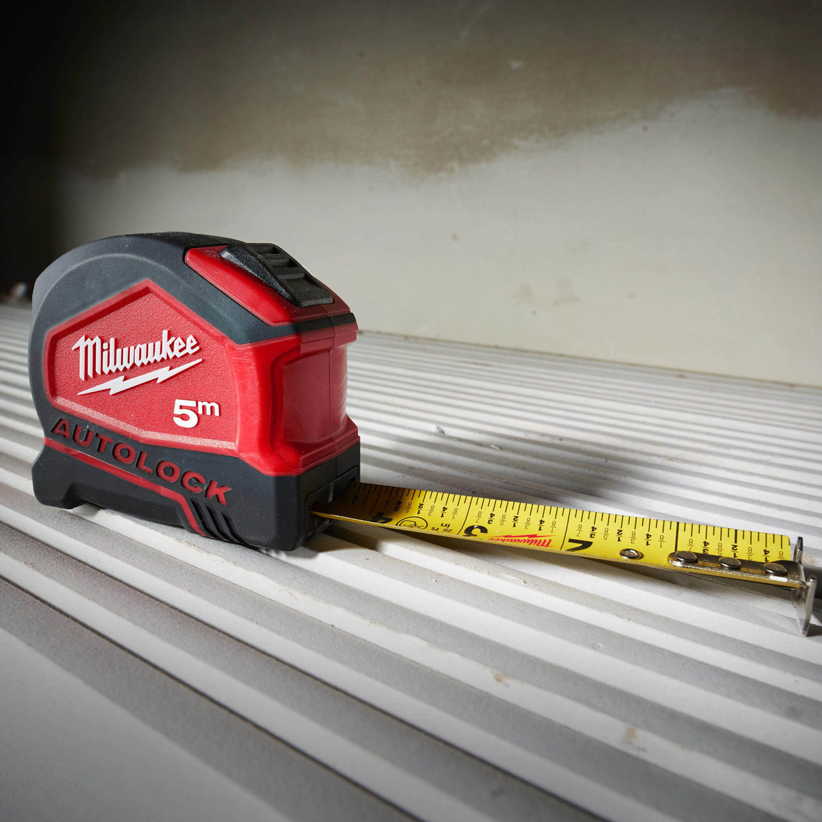 Milwaukee 5m & 8m Precision Self-Locking Tape Measure – Durable & Accurate