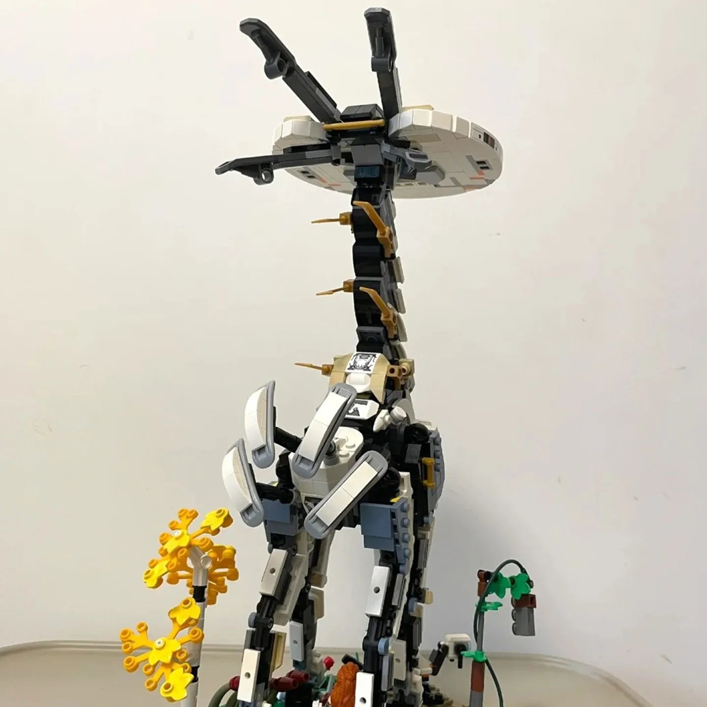 Horizon Zero Dawn Tallneck 1222-Piece Educational Building Set