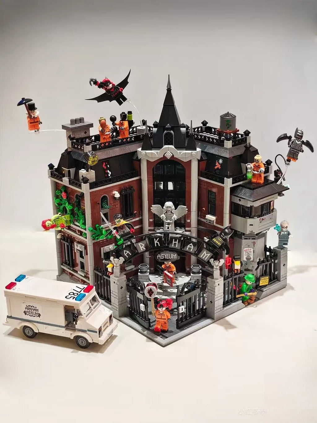 76300 Arkham Asylum Building Model - Perfect for Collectors & Decor
