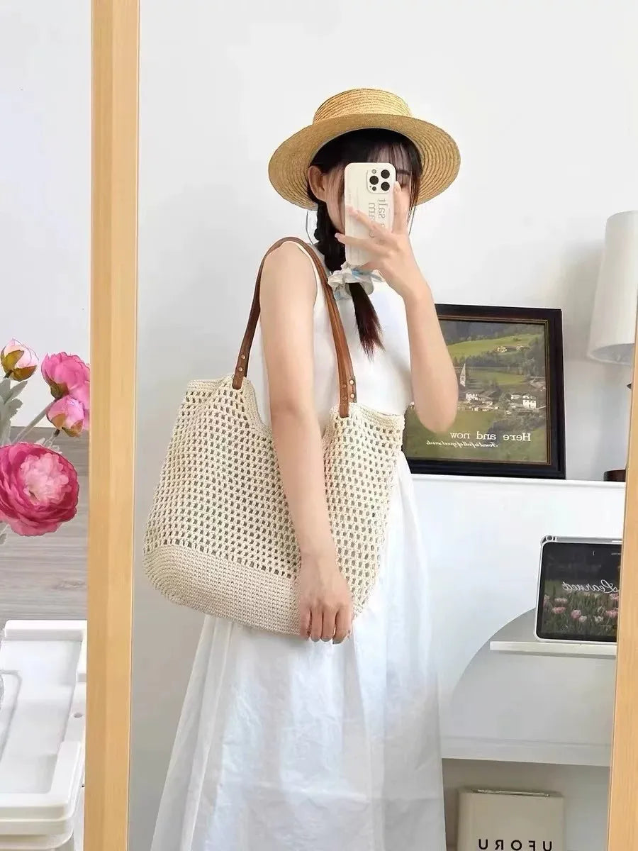Stylish Women's Large Capacity Woven Tote Bag for Summer Travel