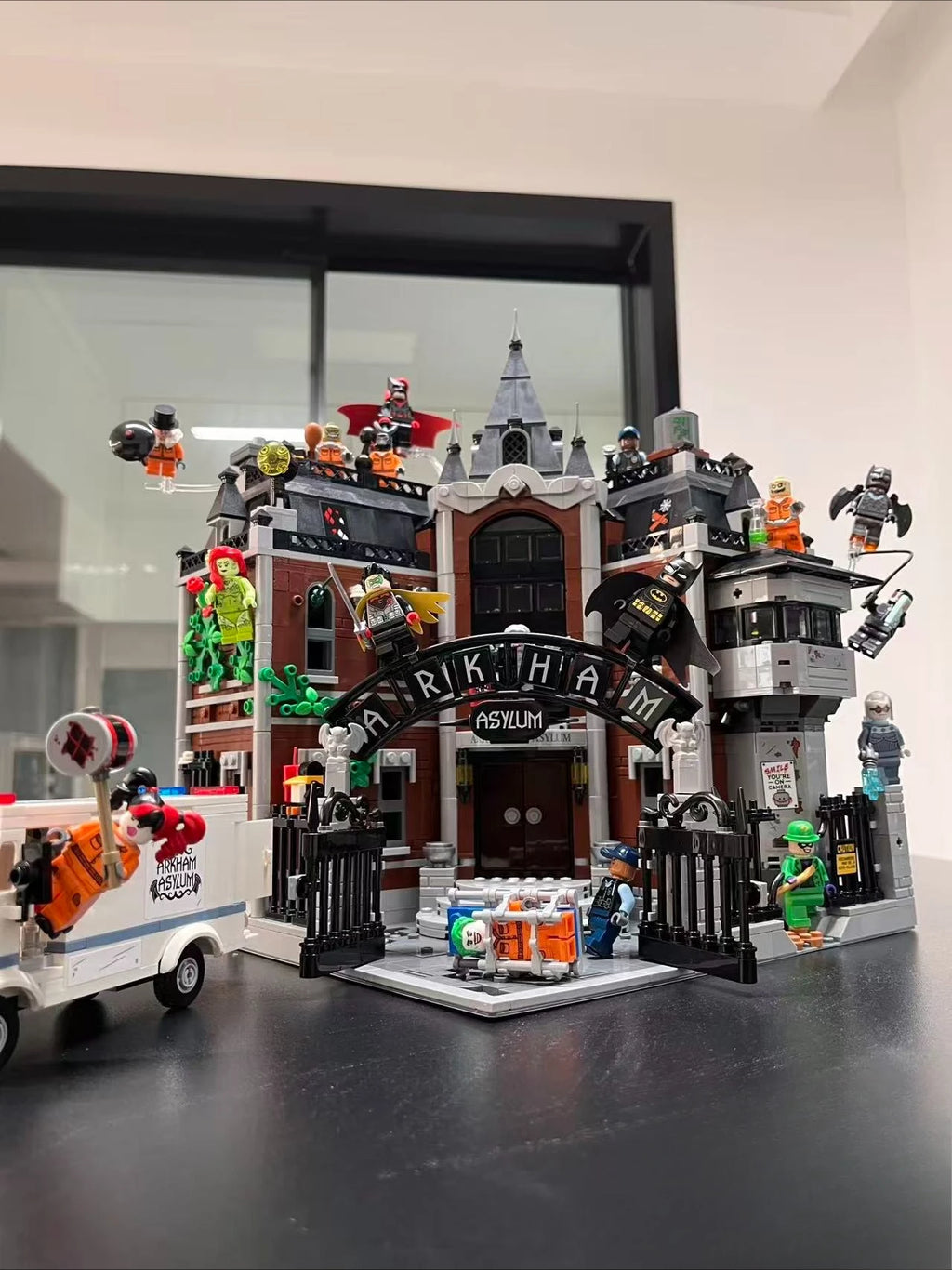76300 Arkham Asylum Building Model - Perfect Gift & Collectible