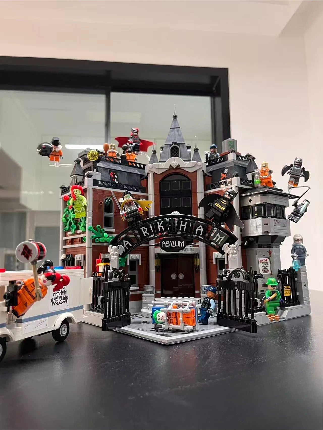 76300 Arkham Asylum Building Model - Perfect for Collectors & Decor