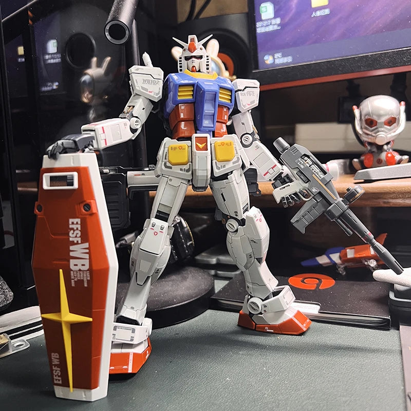 Bandai MG 1/100 RX-78-2 Gundam Model Kit - Action Figure Toy