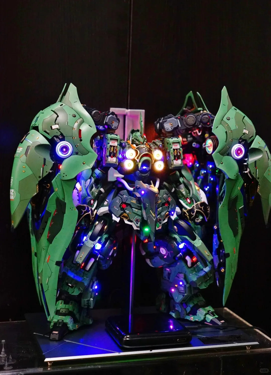 Kshatriya 1/100 Scale Model Kit with Luminous Lamp - Action Figure