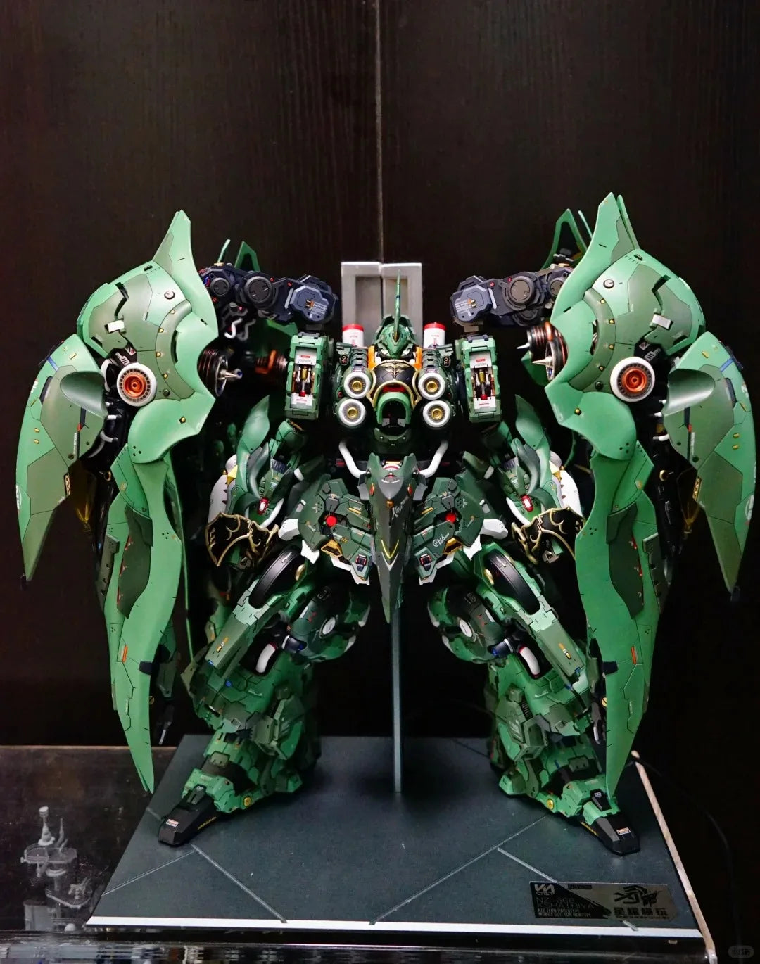 Kshatriya 1/100 Scale Model Kit with Luminous Lamp - Action Figure