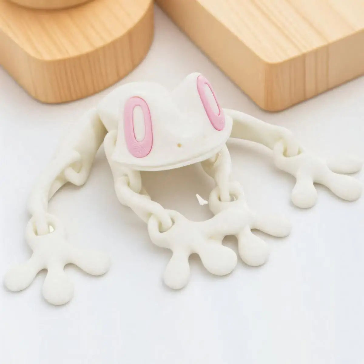 Movable 3D Printed Tree Frog Ornament - Unique Kitchen & Office Decor