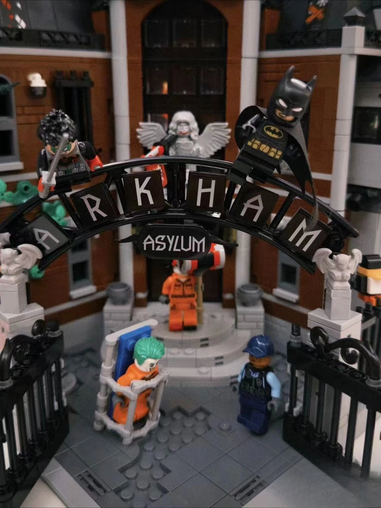 76300 Arkham Asylum Building Model - Perfect Gift & Collectible