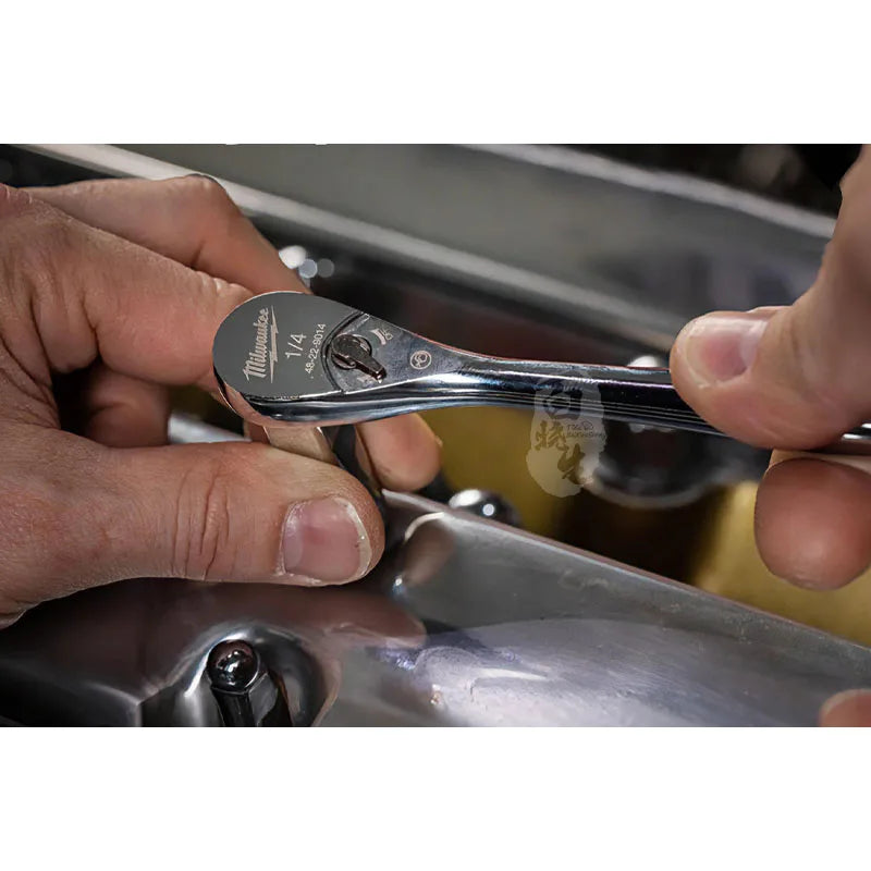 Milwaukee 1/4" Drive Ratchet Wrench - Compact & Versatile Tool