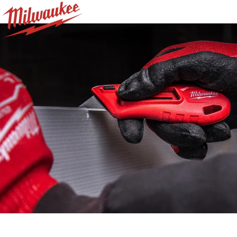 Milwaukee Compact Utility Knife - Versatile & Durable Cutting Tool