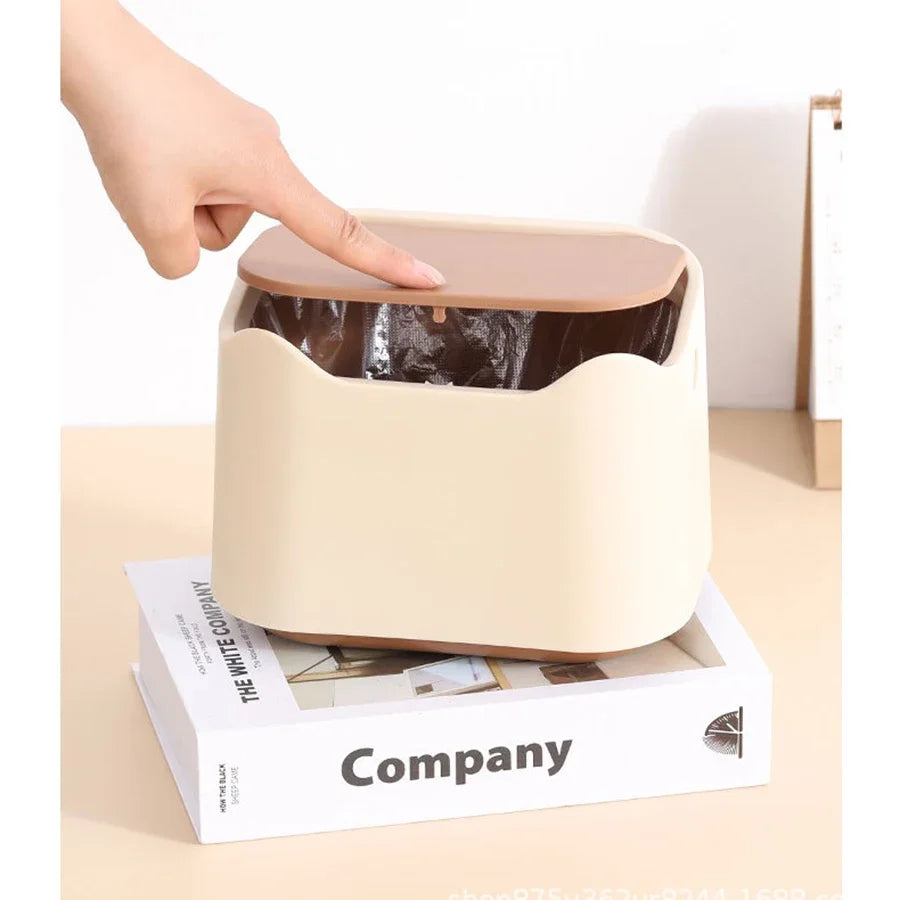 Portable Enclosed Cat Litter Box - Ideal for Medium to Large Pets